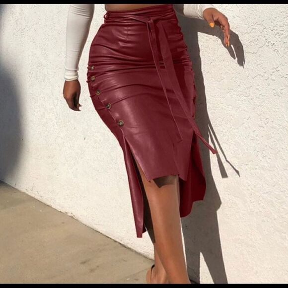 🆕🆕🆕 💥💥💥Vegan Leather Midi Skirt 💥💥💥🆕🆕🆕 - Picture 1 of 4